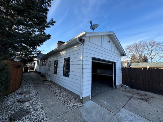 Building Photo - 1035 10th St