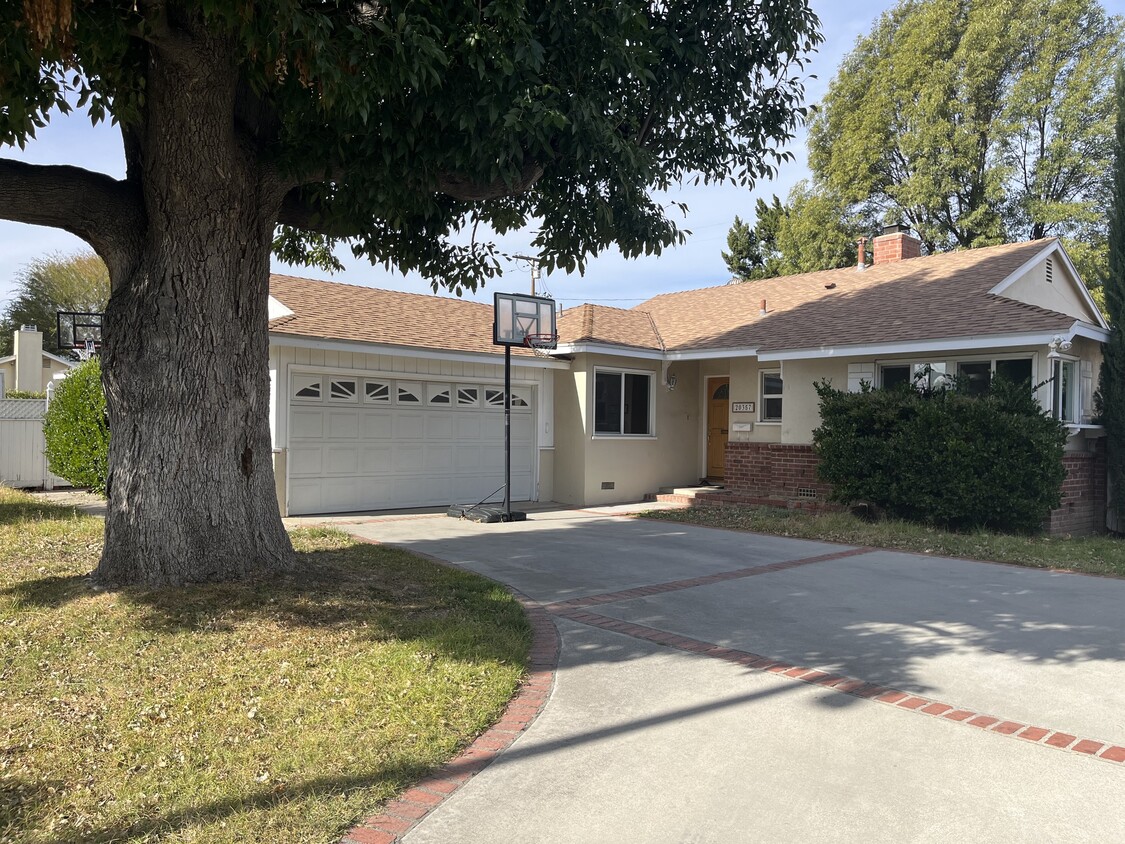 Primary Photo - 20357 Baltar St