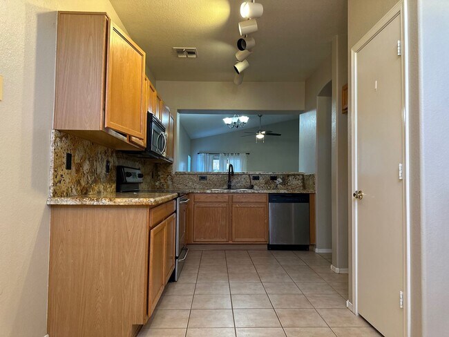 Foto del edificio - Welcome to your Gorgeous 3 bed/ 2bath home...