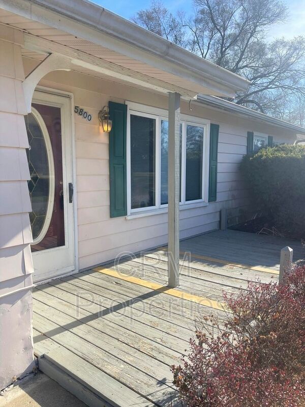 Building Photo - 5800 Mendota Dr