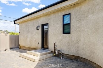 Building Photo - 4040 Somers Ave