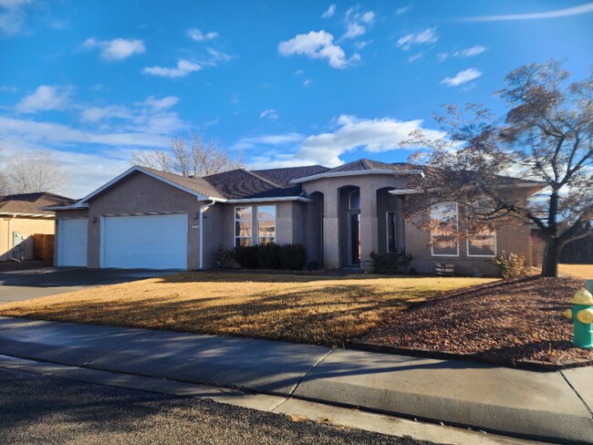 Building Photo - 650 Gemstone Way