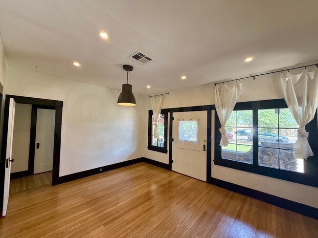Building Photo - 507 E Moreland St