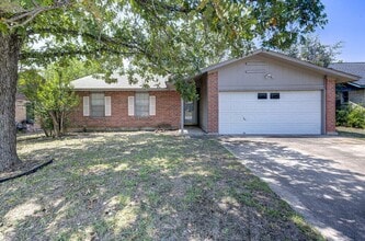 Building Photo - 2109 Singletree Ave
