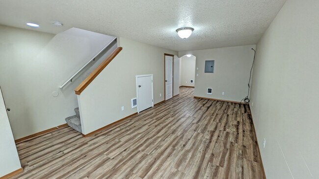 Building Photo - Wonderful townhouse in Forest Grove
