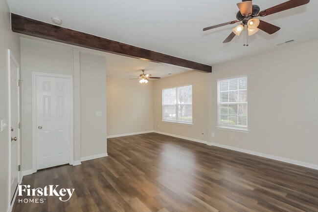 Foto del edificio - 136 Meandering Way Ln