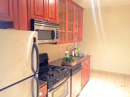 Building Photo - 471 49th St