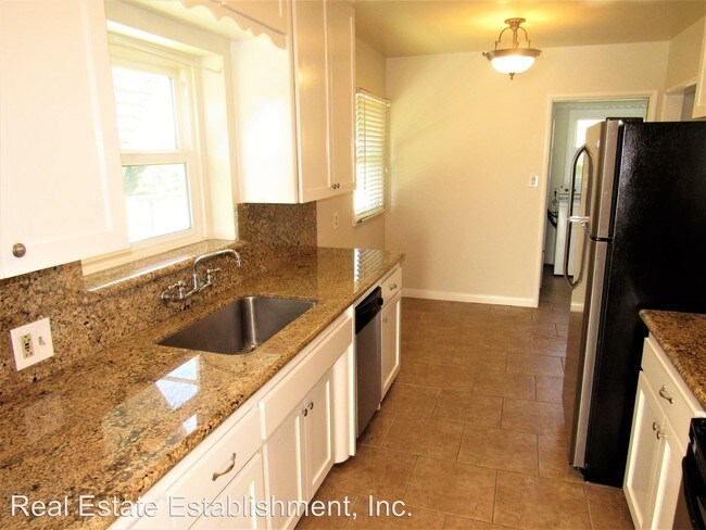 Foto del edificio - 1423 E Maple Ave