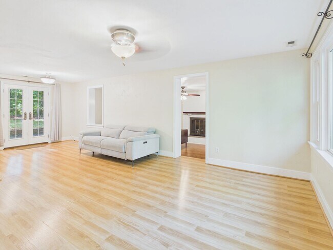 Foto del edificio - 7854 Whitworth Rd