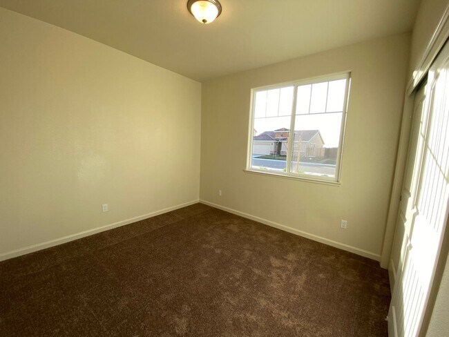 Foto del edificio - LIKE NEW!!!   4 Bedroom 3 Bath Home for Re...