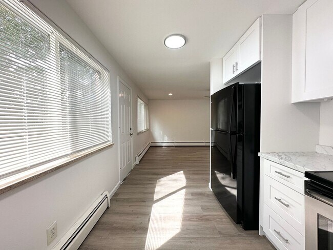 Building Photo - 3 bed 2 bath Duplex