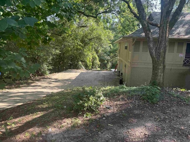 Foto del edificio - 5650 Highland Rd