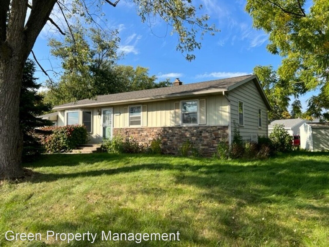 2737 Burton St SE, Grand Rapids, MI 49546 House Rental in Grand
