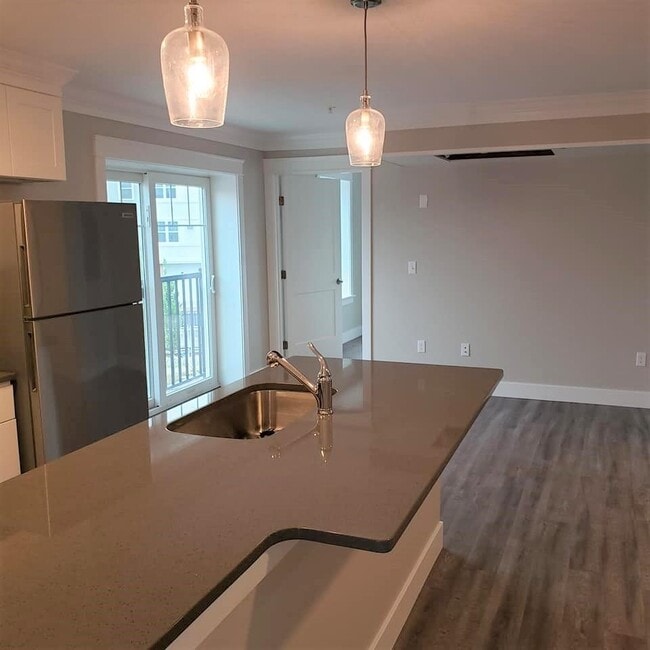 Building Photo - 10 4th St