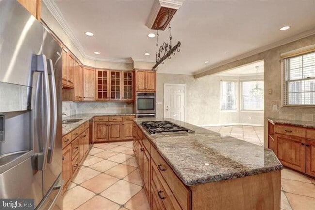 Building Photo - 2082 Hunters Crest Way