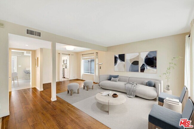 Foto del edificio - 10239 White Oak Ave