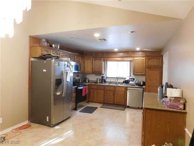 Building Photo - 1001 Shadow Mountain Pl