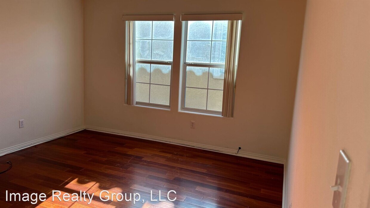 Primary Photo - 5 br, 3 bath House - 3005 Palladio Ave.