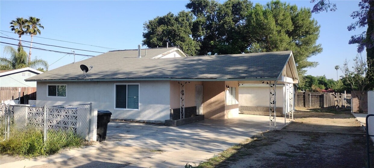 311 W 44th St, San Bernardino, CA 92407 Townhome Rentals in San