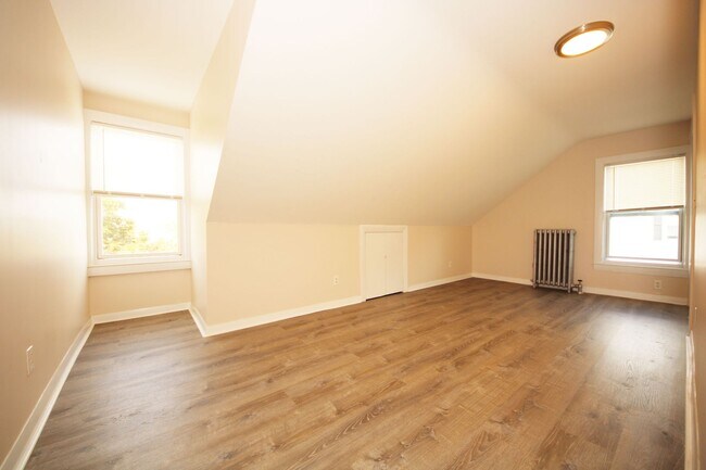 Foto del edificio - fully renovated 1 bed in Waltham no broker fee