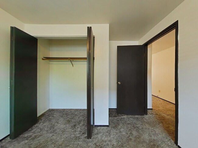 Foto del edificio - 1 Bedroom Apartment ~ Close to Campus ~ Small Pet Friendly