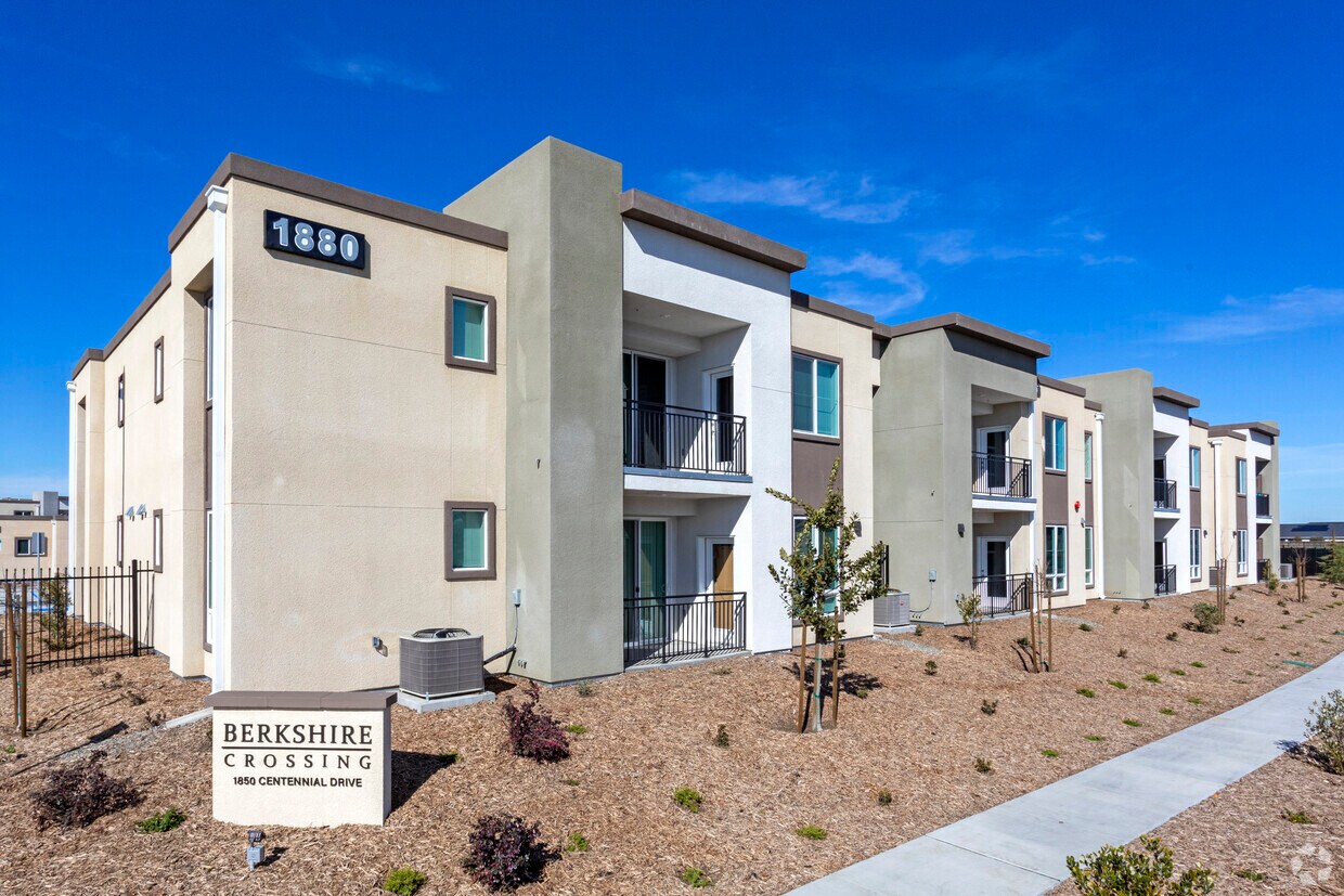Berkshire Crossing Apartments in Hanford, CA