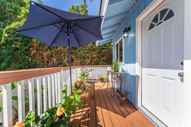 Foto del edificio - Unfurnished 1 bed/1 bath PET FRIENDLY - walk to beach, grocery, park