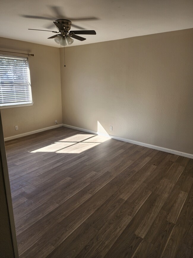 Building Photo - 4665 Hartel