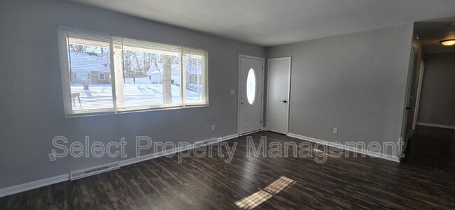 Building Photo - 2327 Deerwood Dr