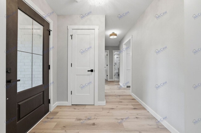 Photo - 2001 Lazy Ln House