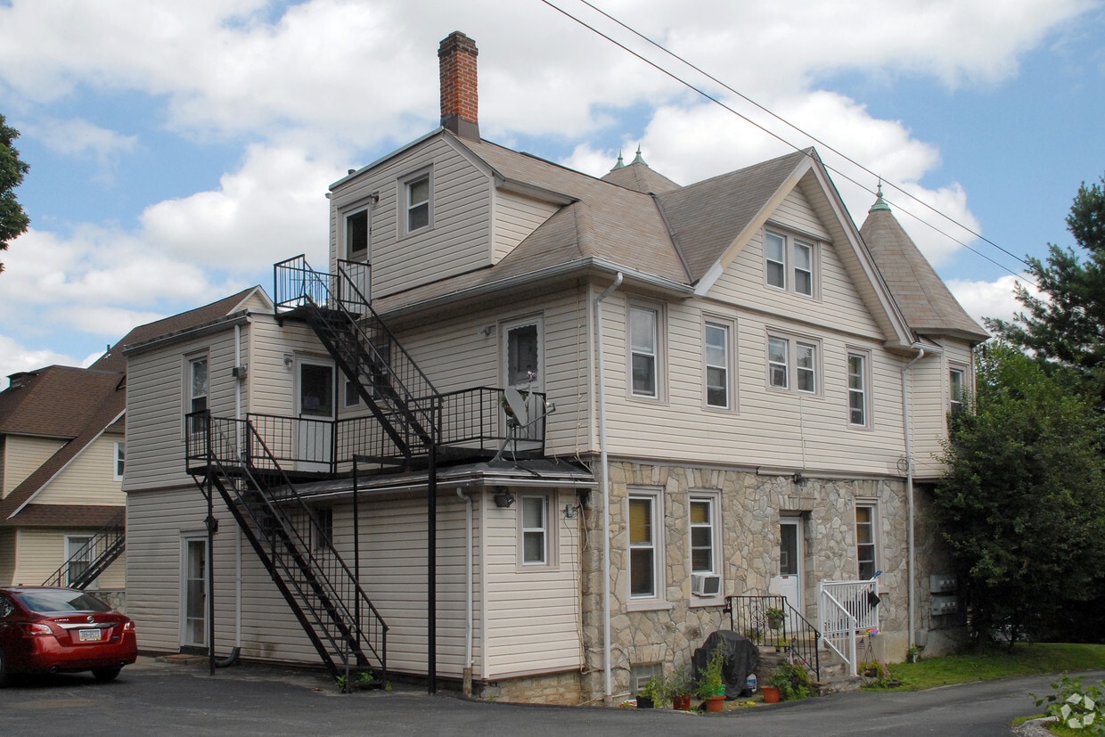 756 Woodland Ter, Sharon Hill, PA 19079 Apartments in Sharon Hill, PA