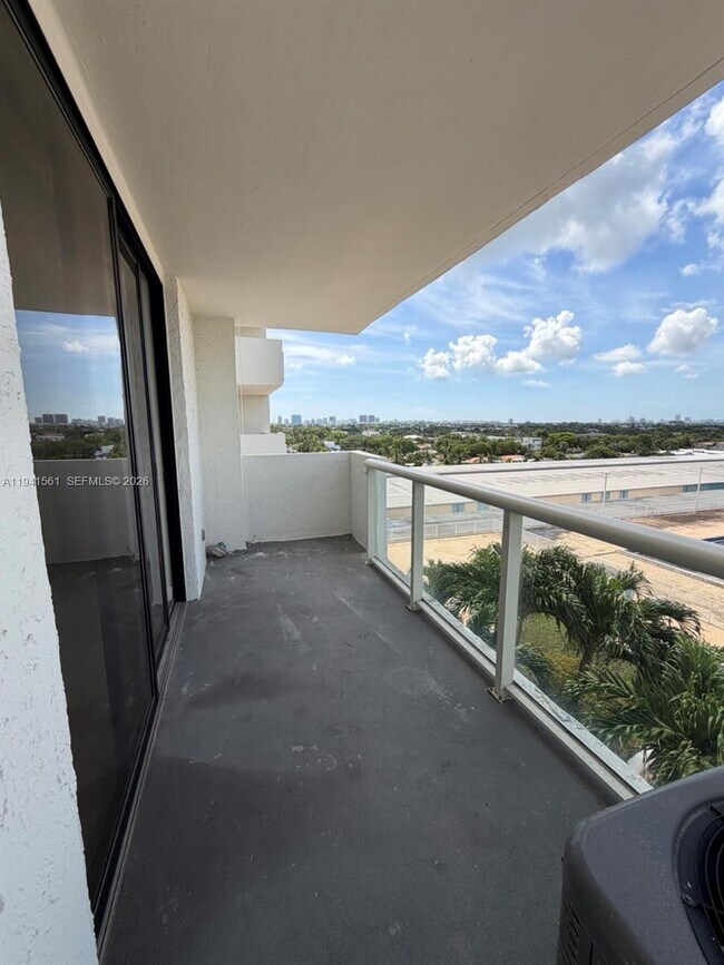 Foto del edificio - 13499 Biscayne Blvd
