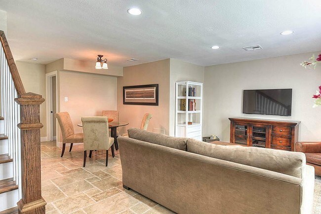 Foto del edificio - 8872 Kempwood Dr