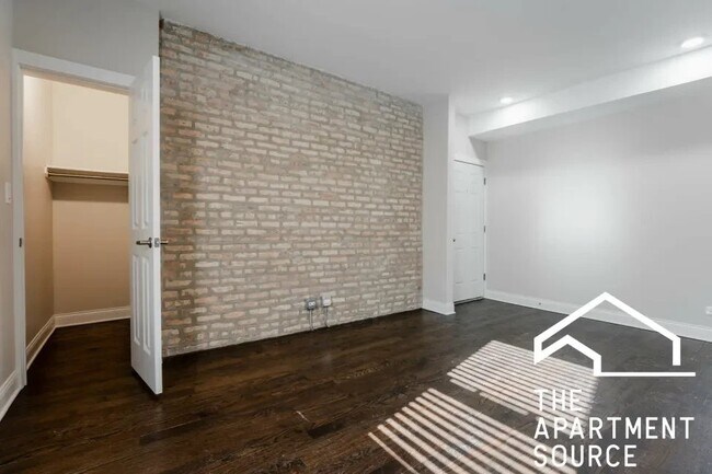 Building Photo - 2228 N Sawyer Ave