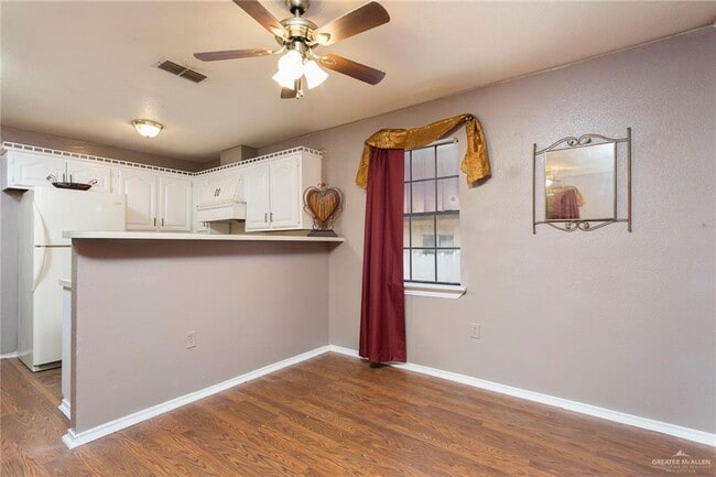 Building Photo - 648 Corral St