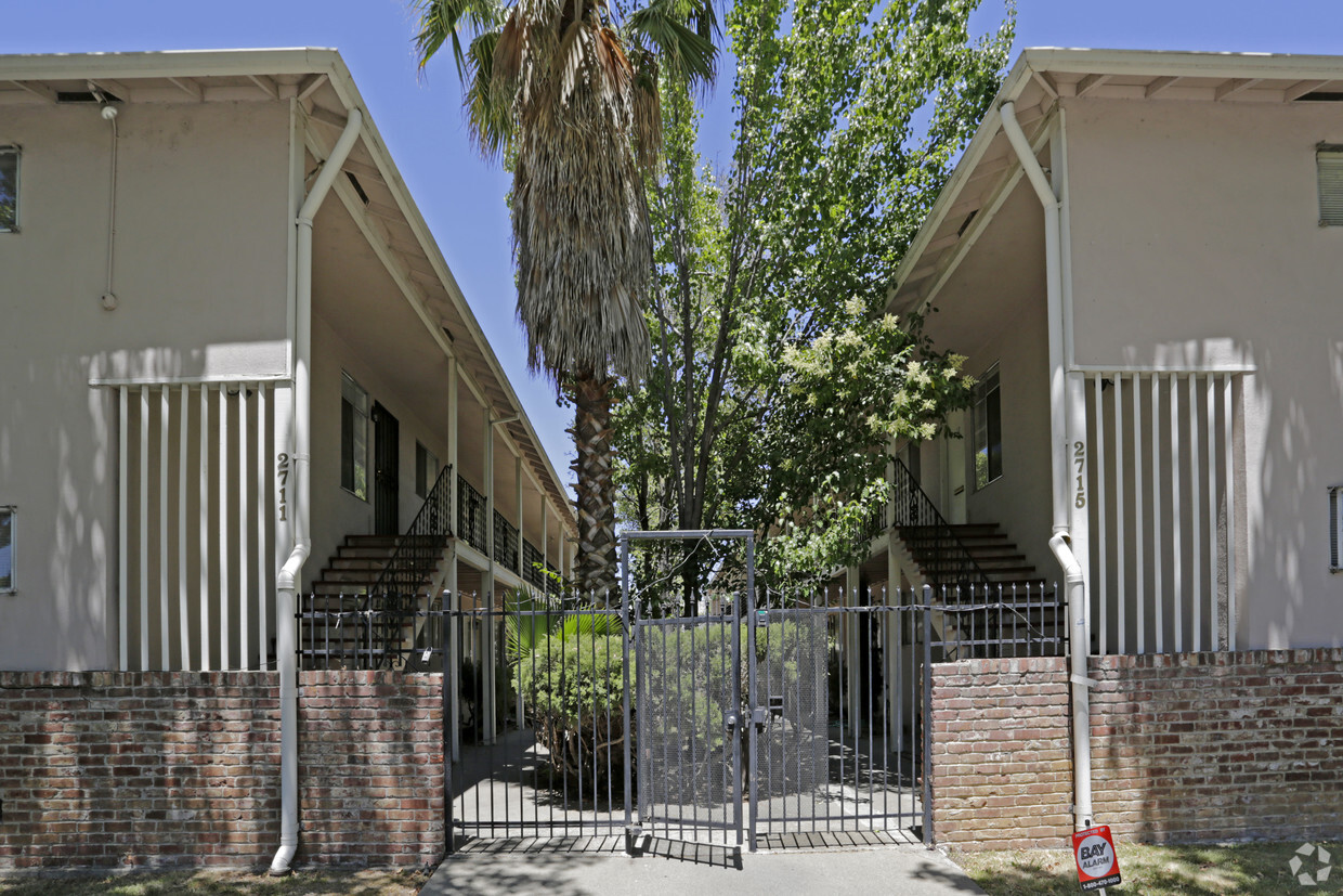 2711 P Street - Parkside Apartments