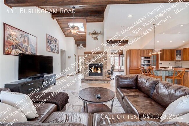 Foto del edificio - 441 Burlingham Rd