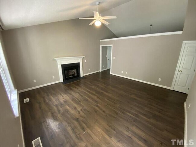 Foto del edificio - 221 Alberbury Commons Ct