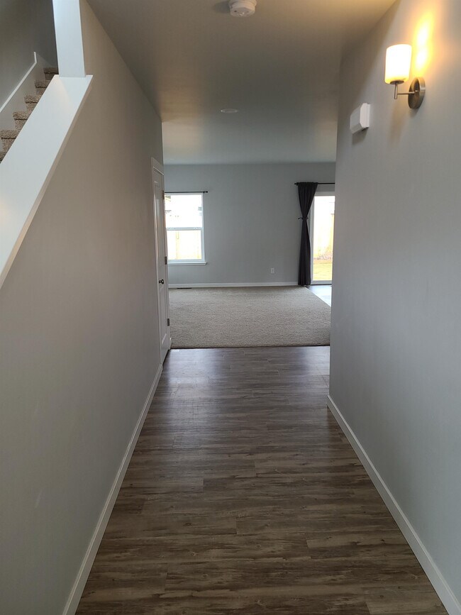 Foto del edificio - 16440 Bassett Rd