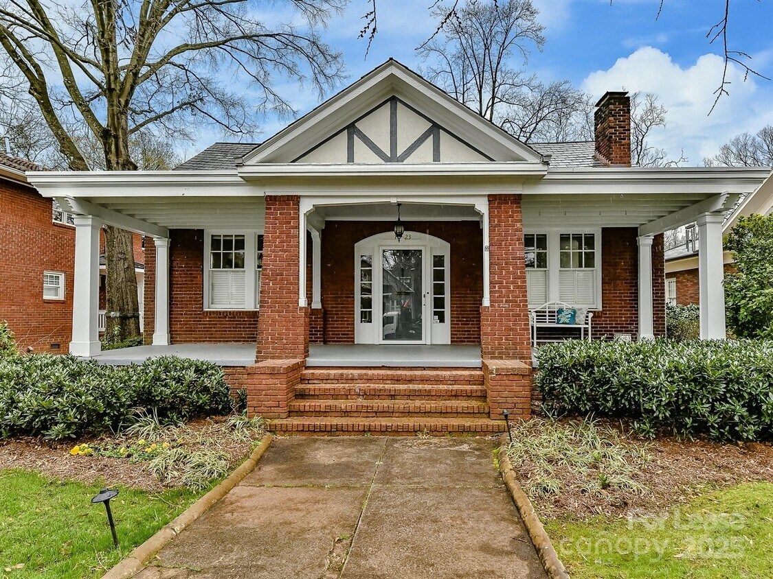 Foto principal - 1923 Ewing Ave