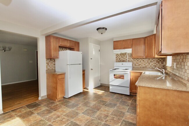 Building Photo - 177 Bale Dr