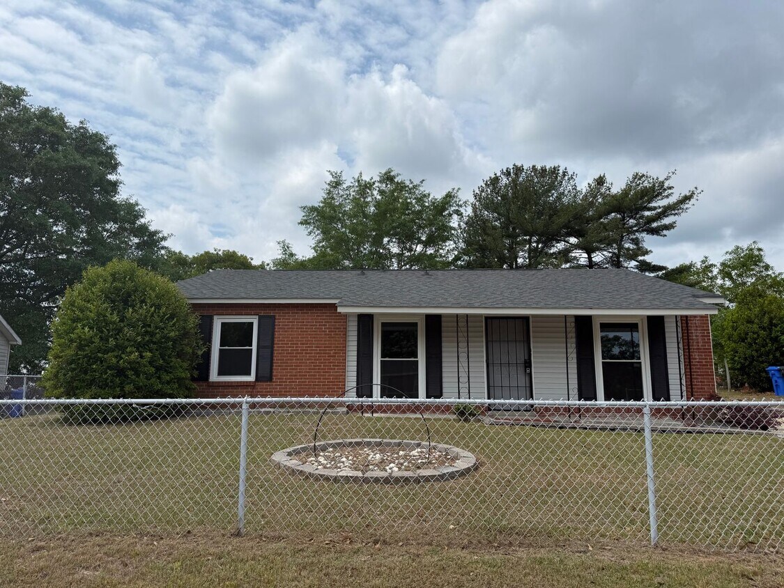 Foto principal - 5523 Livingston Dr