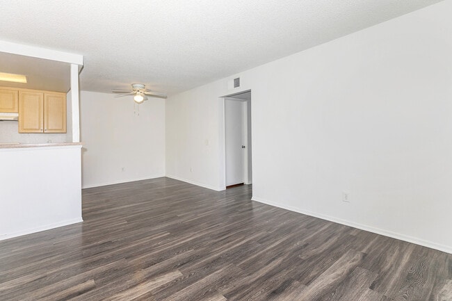 Building Photo - Mountain Creek Apartments