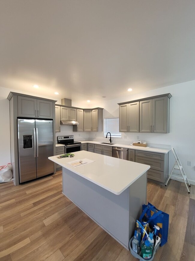 Foto del edificio - 683 Bryden Ave