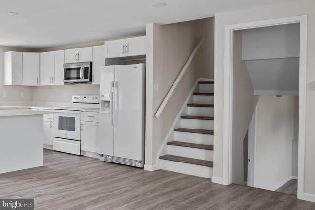 Building Photo - 7601 Surry Grove Ct