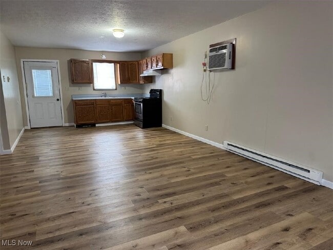 Building Photo - 118 8th Dr NE