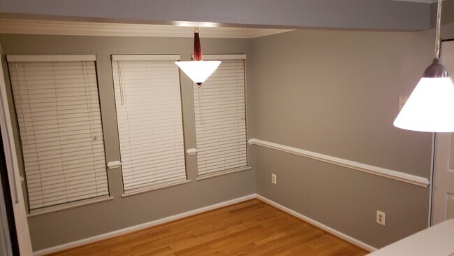 Foto del edificio - 5620 Avonshire Pl