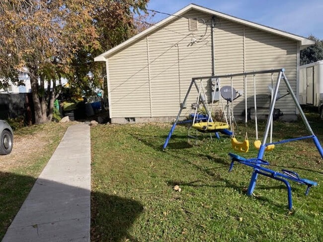 Foto del edificio - 3 bed 1 bath duplex