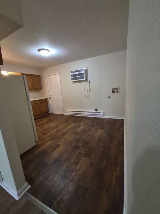 Building Photo - Montgomery Apartments