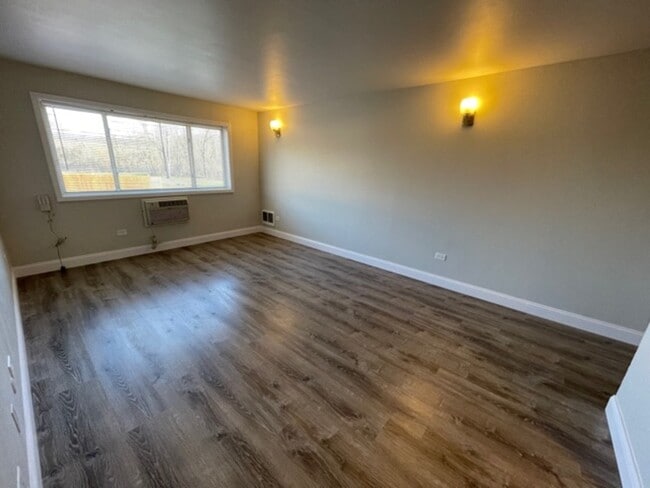 Building Photo - 517 S Milwaukee Ave